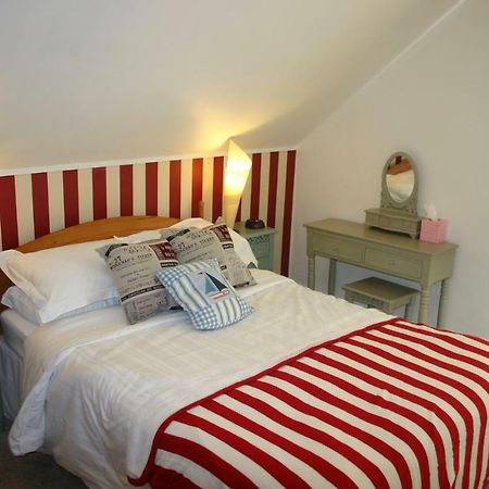 Cambridge House Guest House Eastbourne Szoba fotó