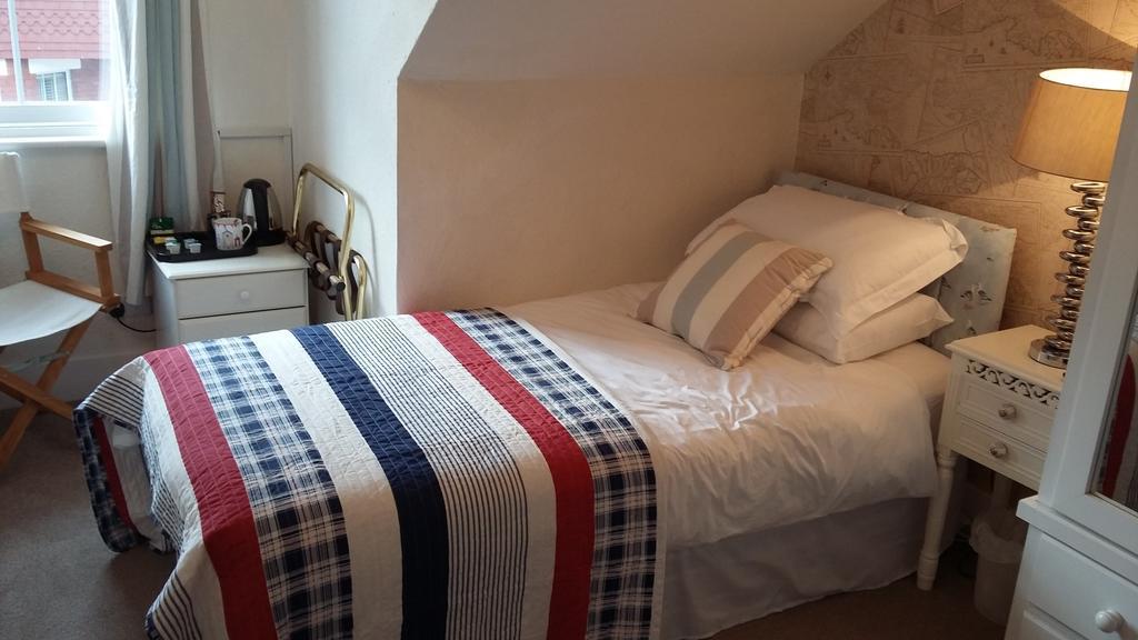 Cambridge House Guest House Eastbourne Szoba fotó