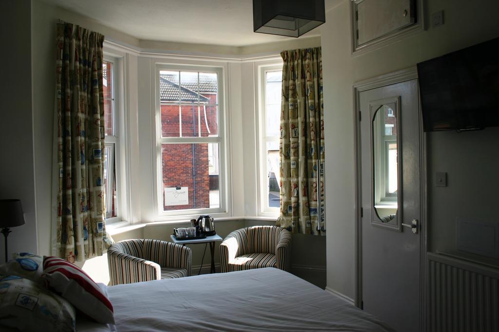 Cambridge House Guest House Eastbourne Szoba fotó